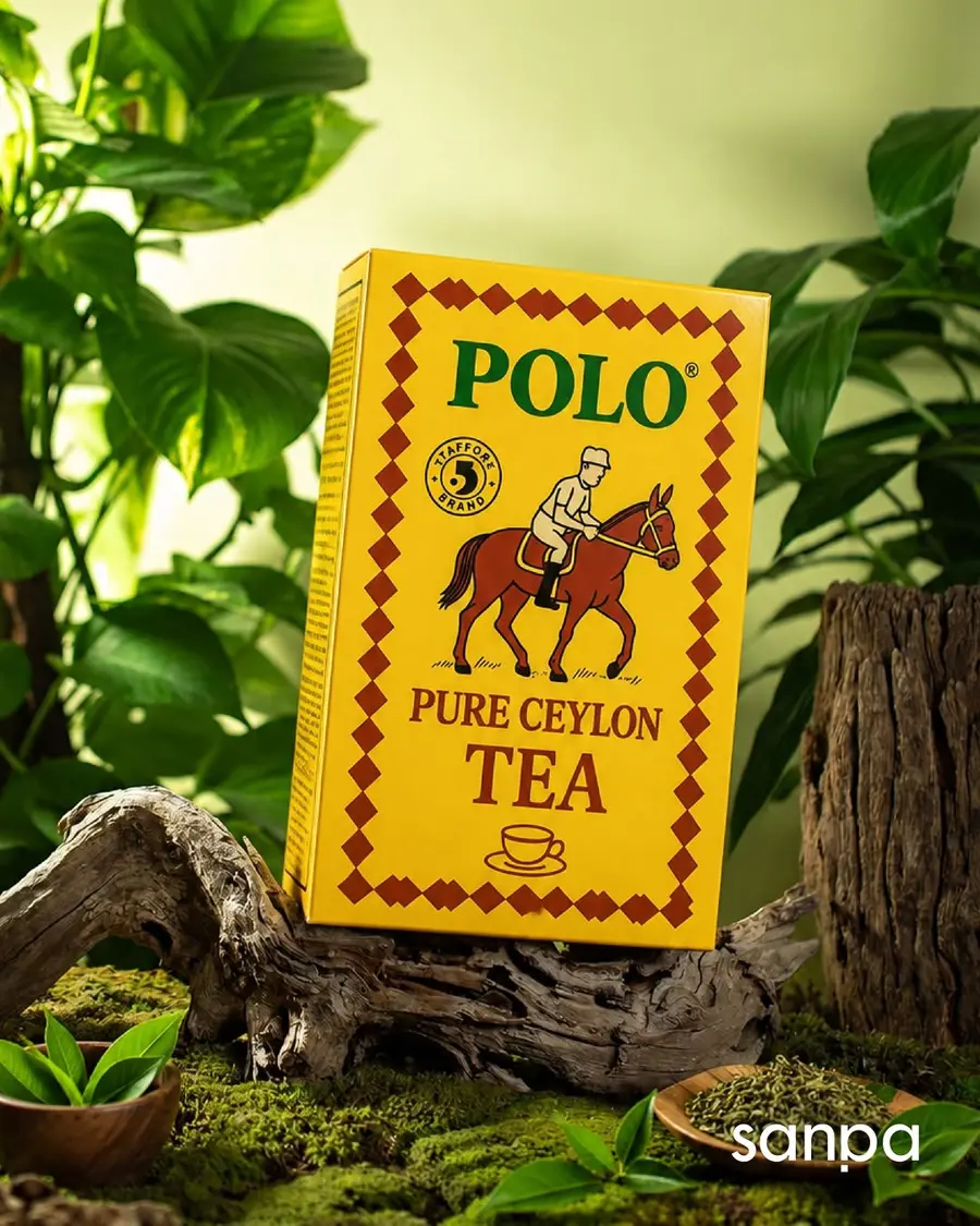 Polo Pure Ceylon Tea kutusu, yosunlu kütük üzerinde